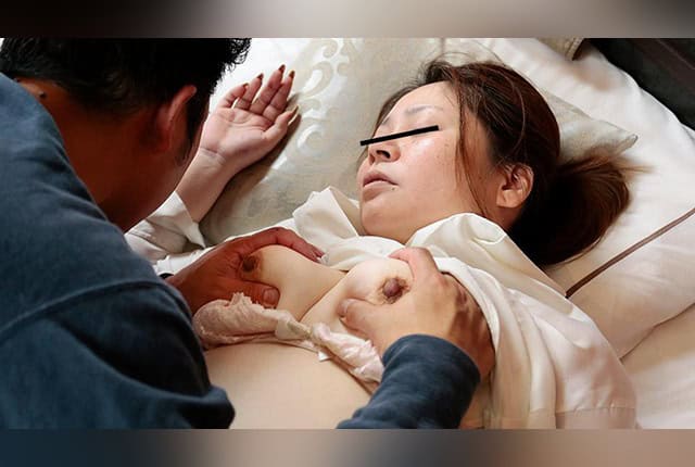 [041725_100-PACO] Pacopacomama Shared a Room with a Male Friend for an Overnight Stay SEX