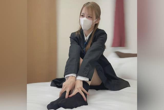 [FC2-PPV-4665211] Reuniting with a skinny girl after graduation for raw sex in her old uniform.