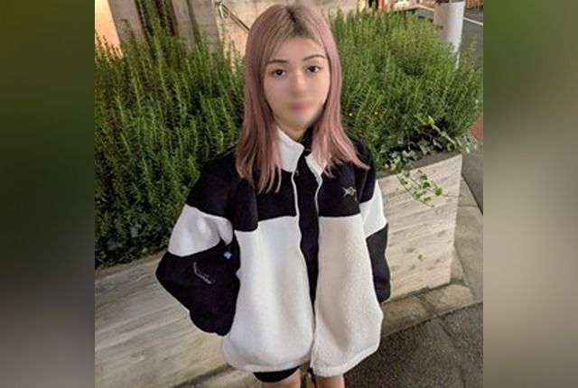 [FC2-PPV-4687325] 20-year-old beauty student unable to forget cock returns under the guise of needing money.