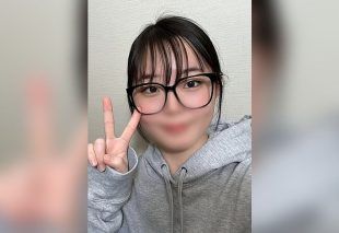 [FC2-PPV-4846759] First-time shoot: Nerdy 19-year-old literature major. Innocent coed applies due to cash shortage. Old man pounds her hard, she convulses with eyes rolling back, ignores her “No creampie…” plea! Creampie in bushy pussy.