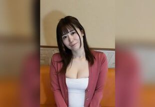 [FC2-PPV-4962065] Fresh G-cup black-haired OL sucks with double peace. Actor’s cock stabbed in, screaming. First creampie, huge load of “evil” sperm