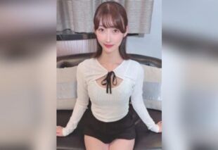 [FC2PPV-4992466] The fair-skinned, divine-breasted slender body of a Marunouchi office lady who works for a super major listed company can be exposed in a…